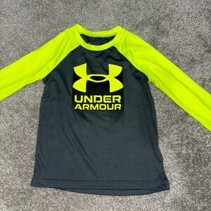 Under Armour top